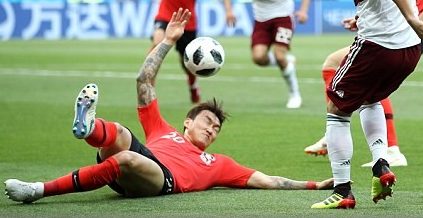 韓国サッカー代表のファール数多い 審判買収の疑惑も 海外の反応は ポリテクスエンター